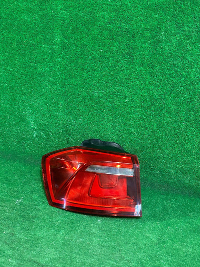 LAMPA TYŁ TYLNA LEWA VW GOLF SPORTSVAN
