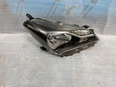 REFLEKTOR PRAWY TOYOTA YARIS III LIFT nr.00