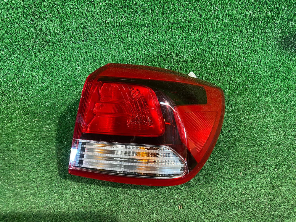 LAMPA TYLNA PRAWA KIA RIO IV