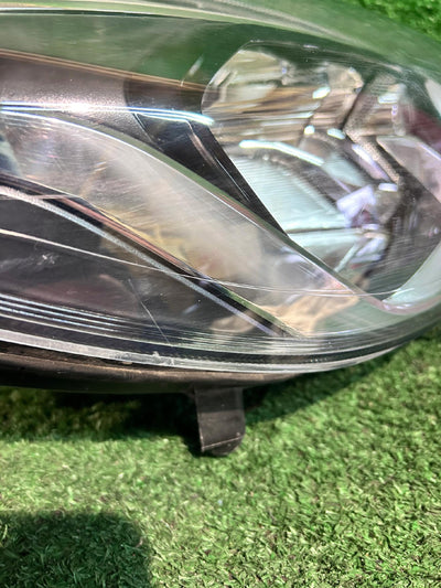 REFLEKTOR PRAWY FORD FIESTA MK8