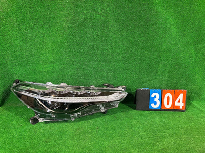 REFLEKTOR PRAWY TOYOTA COROLLA CROSS FULL LED nr:304