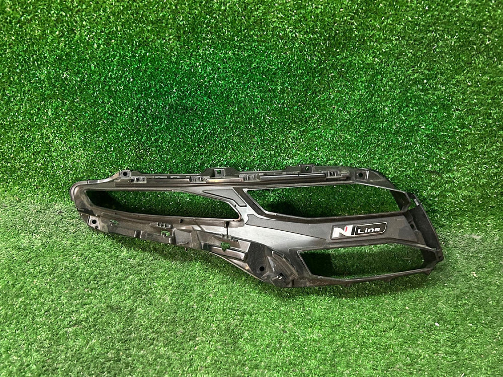 RAMKA OBUDOWA OSŁONA PRAWA LAMPY HYUNDAI TUCSON IV LIFT