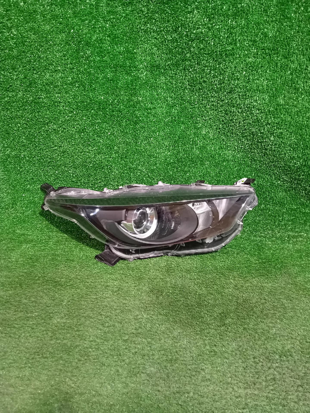 REFLEKTOR PRAWY LAMPA PRAWA TOYOTA YARIS 4 IV P21