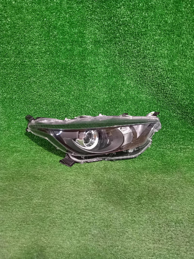 REFLEKTOR PRAWY LAMPA PRAWA TOYOTA YARIS 4 IV P21