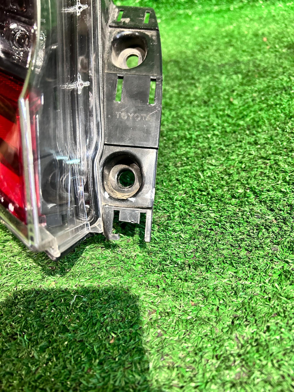 LAMPA TYLNA LEWA TOYOTA C-HR CHR