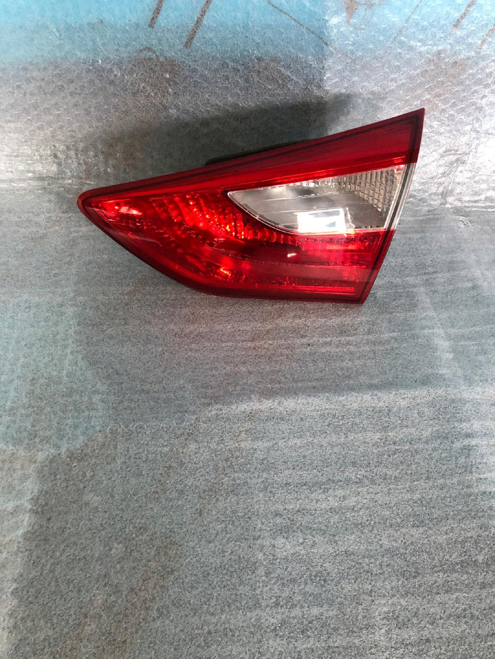 HYUNDAI I30 II HB LAMPA PRAWA PRAWY TYŁ W KLAPĘ nr.00