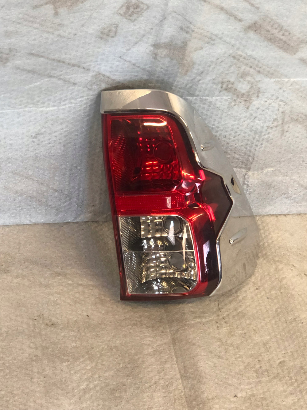 LAMPA PRAWA TYLNA PRAWY TYŁ TOYOTA HILUX nr.0