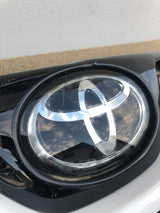 ZDERZAK PRZEDNI TOYOTA COROLLA E21 SEDAN BEZ PDC nr.00