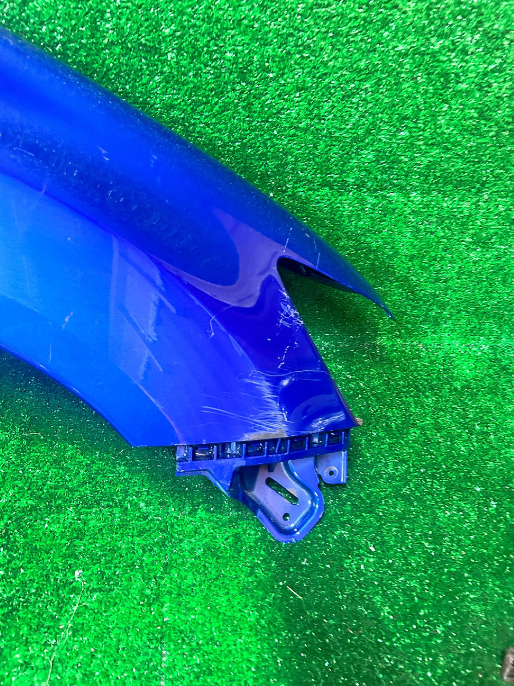 BŁOTNIK PRZEDNI PRAWY MITSUBISHI ASX NR.858