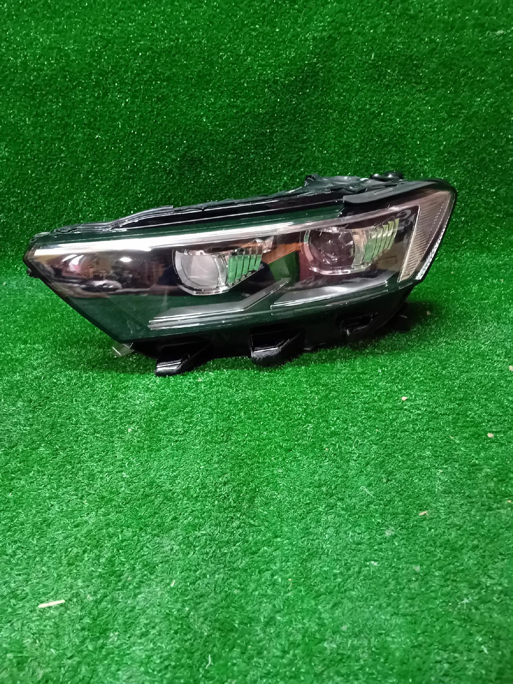 REFLEKTOR LEWY VW T-ROC FULL LED