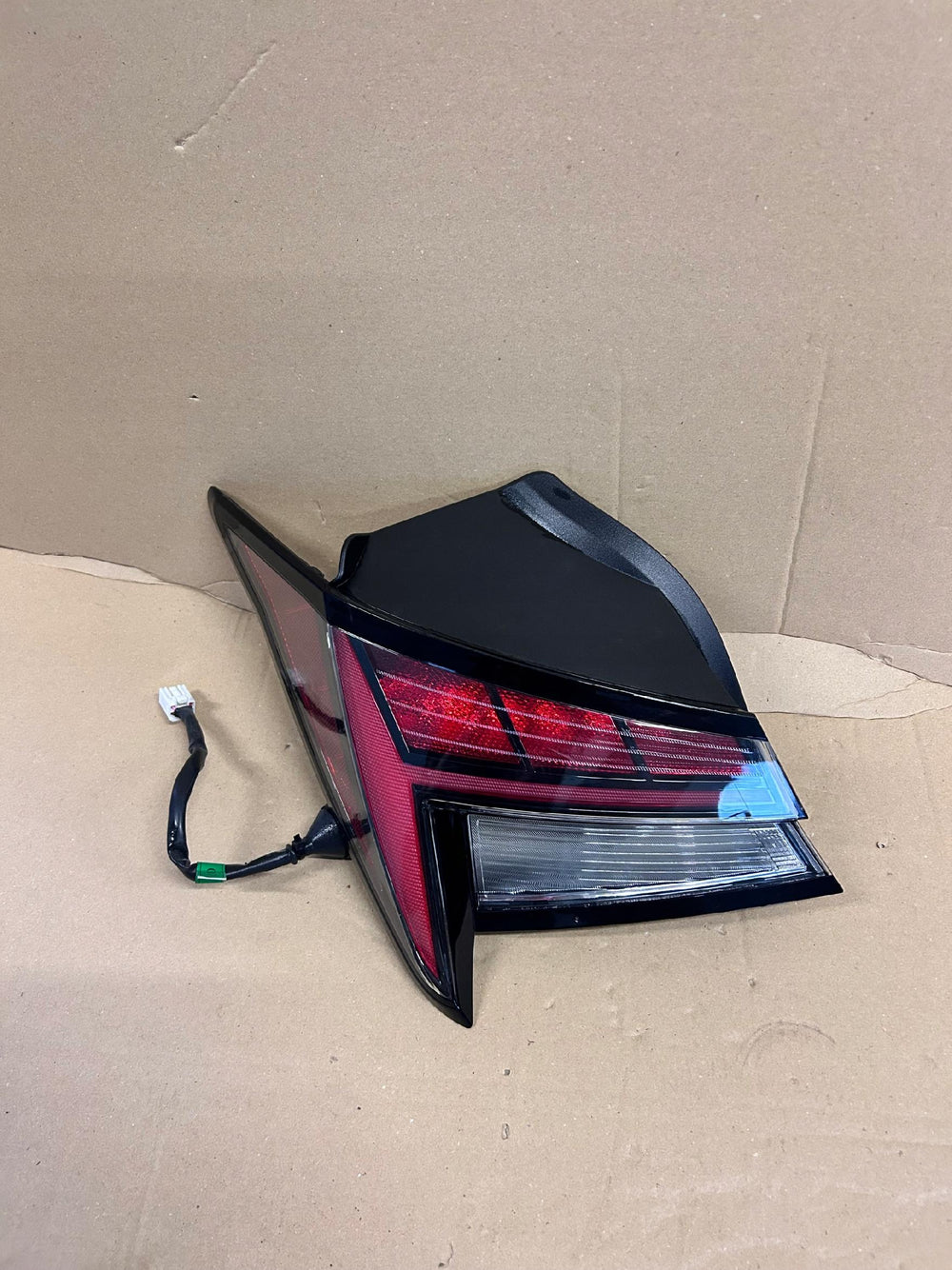 LAMPA TYLNA LEWA HYUNDAI ELANTRA VII NR.001
