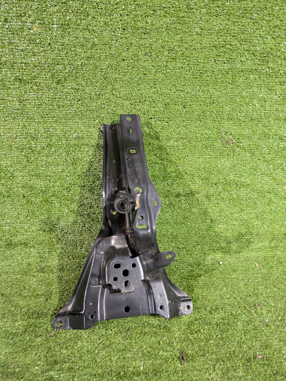 WSPORNIK PASA PRZEDNIEGO TOYOTA HILUX VIII 15-