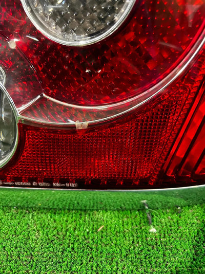 LAMPA TYŁ TYLNA PRAWA TOYOTA AVENSIS T25 SEDAN