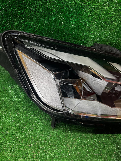 REFLEKTOR PRAWY AUDI A4 B9 LIFT FULL LED 8W0941034D