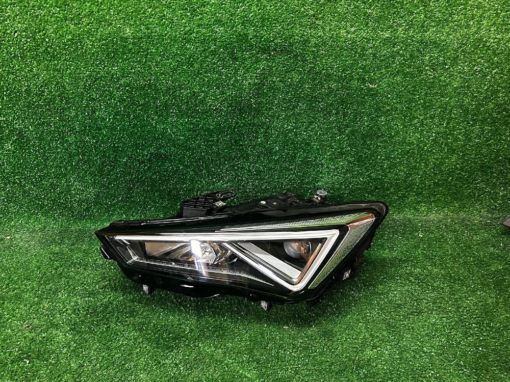 REFLEKTOR LEWY SEAT LEON IV TARRACO CUPRA FORMENTOR