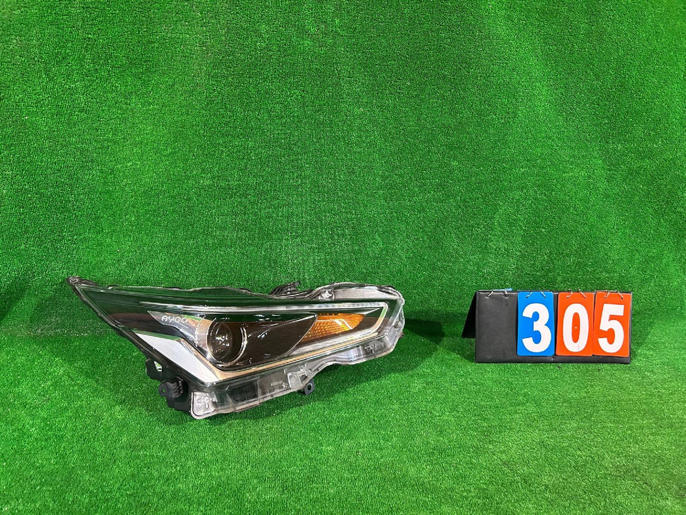 REFLEKTOR PRAWY TOYOTA AYGO II LIFT nr:305