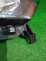 REFLEKTOR PRAWY PRZÓD RENAULT MASTER IV 19-24 LED NR.473