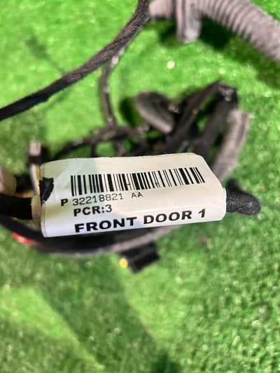 WIĄSKA DRZWI PRZEDNICH VOLVO XC40