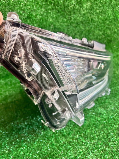 REFLEKTOR LEWY TOYOTA RAV4 V FULL LED NR.049