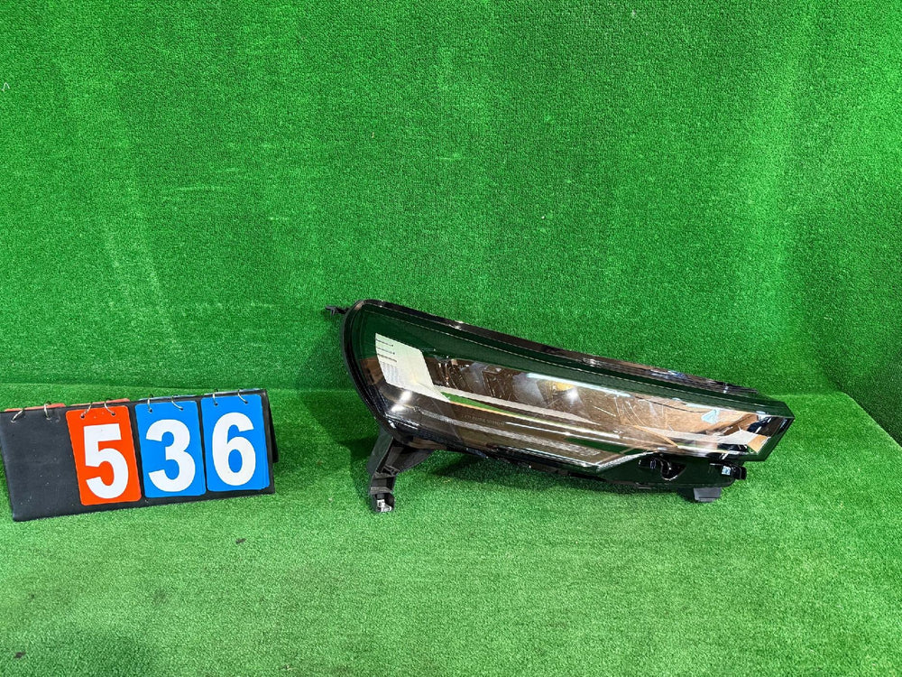 REFLEKTOR PRAWY RENAULT CAPTUR II LIFT nr:536