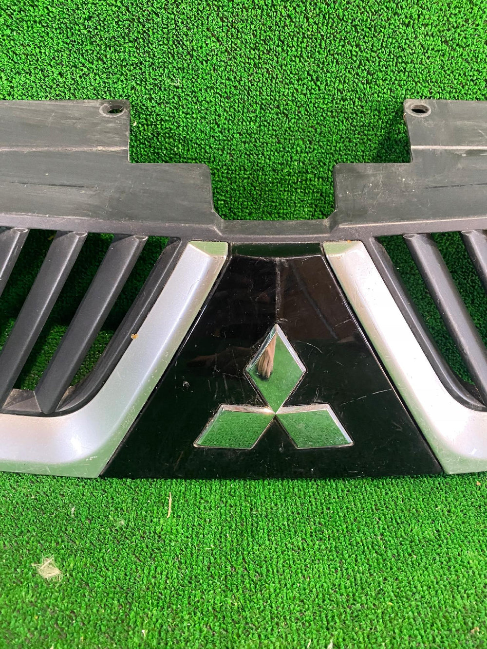 GRILL ATRAPA MITSUBISHI OUTLANDER II