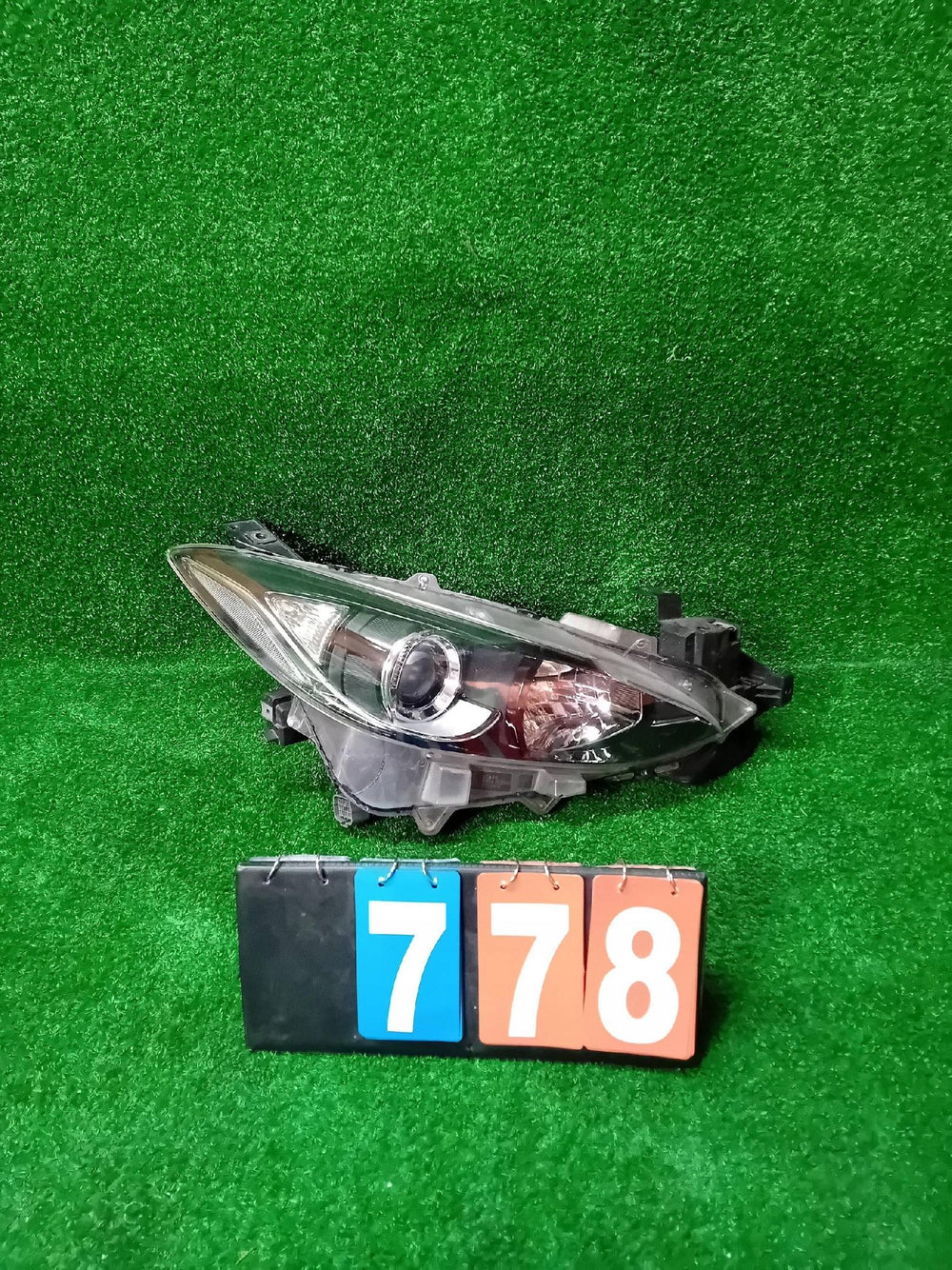 REFLEKTOR PRAWY PRZÓD MAZDA 3 III BM 13- SOCZEWKA NR.778