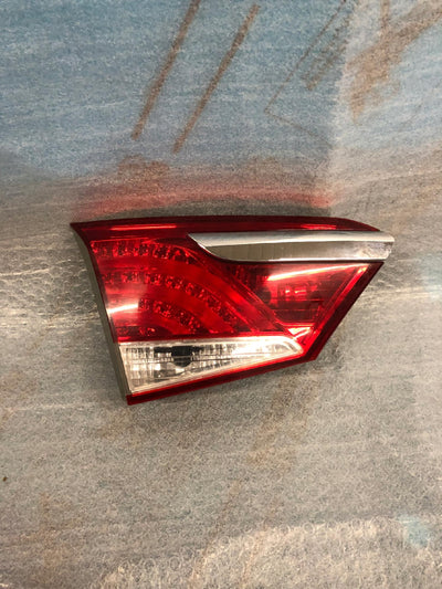 HYUNDAI I40 KOMBI LAMPA LEWA LEWY TYŁ W KLAPĘ nr.0