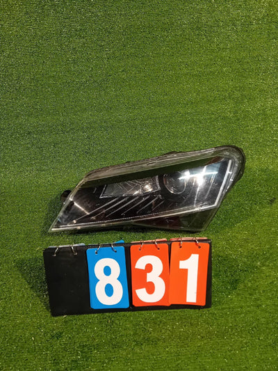 REFLEKTOR PRAWY PRZÓD SKODA SUPERB III 15- BI- XENON LED NR.831
