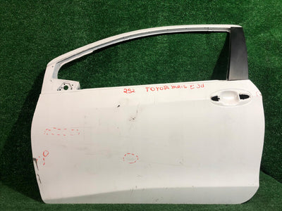 DRZWI LEWE PRZEDNIE TOYOTA YARIS III 3D