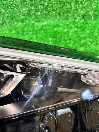 REFLEKTOR LEWY PRAWY LEXUS UX FULL LED 18- NR.053