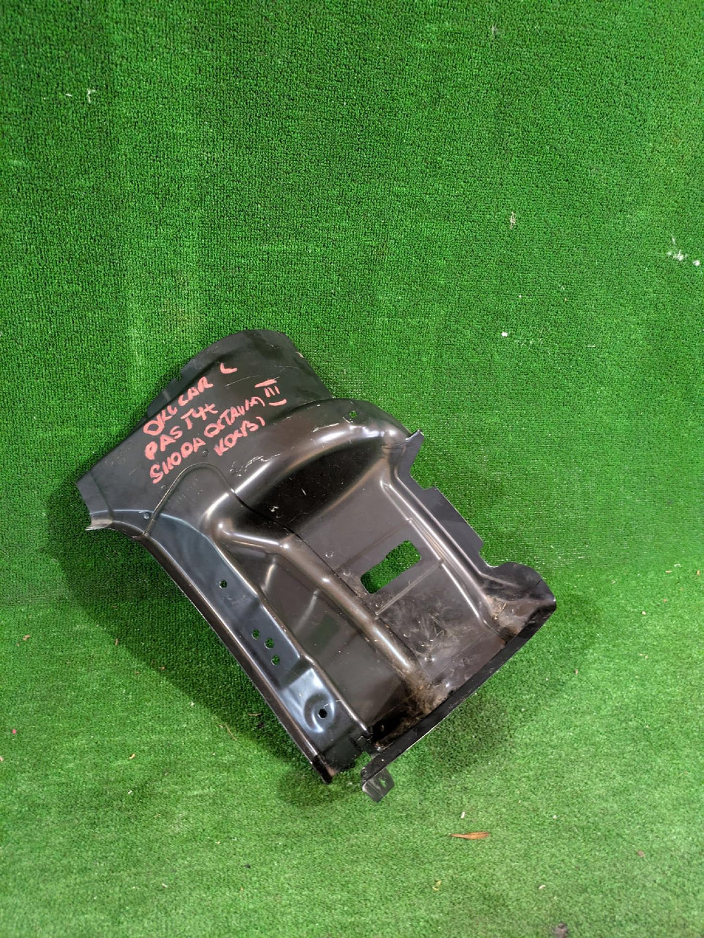 OKULAR LEWY PASA TYLNEGO SKODA OCTAVIA III KOMBI