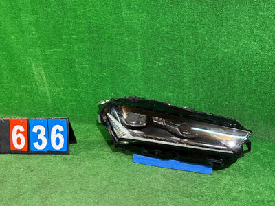 REFLEKTOR PRAWY SKODA SUPERB IV NR:636