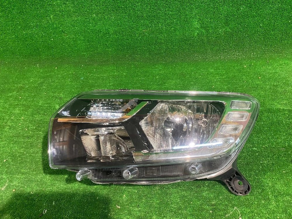 REFLEKTOR LEWY DACIA SANDERO II LIFT