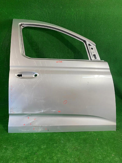 DRZWI PRAWE PRZEDNIE VW CADDY 2K7 V 20-