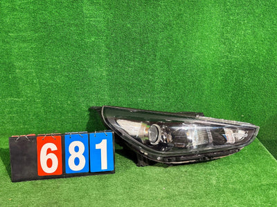REFLEKTOR PRAWY HYUNDAI I30 III DOŚWIETLANIE nr:681