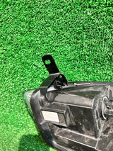 REFLEKTOR PRAWY FORD FIESTA MK8
