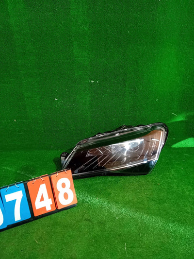 REFLEKTOR LEWY PRZÓD SKODA SUPERB III 15- BI- XENON NR.748