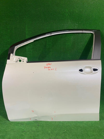 DRZWI PRZEDNIE LEWE LEWY PRZÓD TOYOTA YARIS III 11- NR.5181