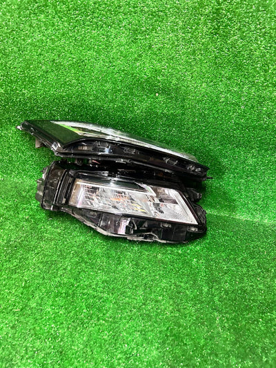 REFLEKTOR PRAWY NISSAN X-TRAIL T33 KOMPLET NR.981