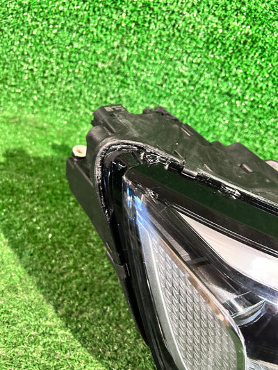 REFLEKTOR PRAWY AUDI A4 B9 LIFT MATRIX