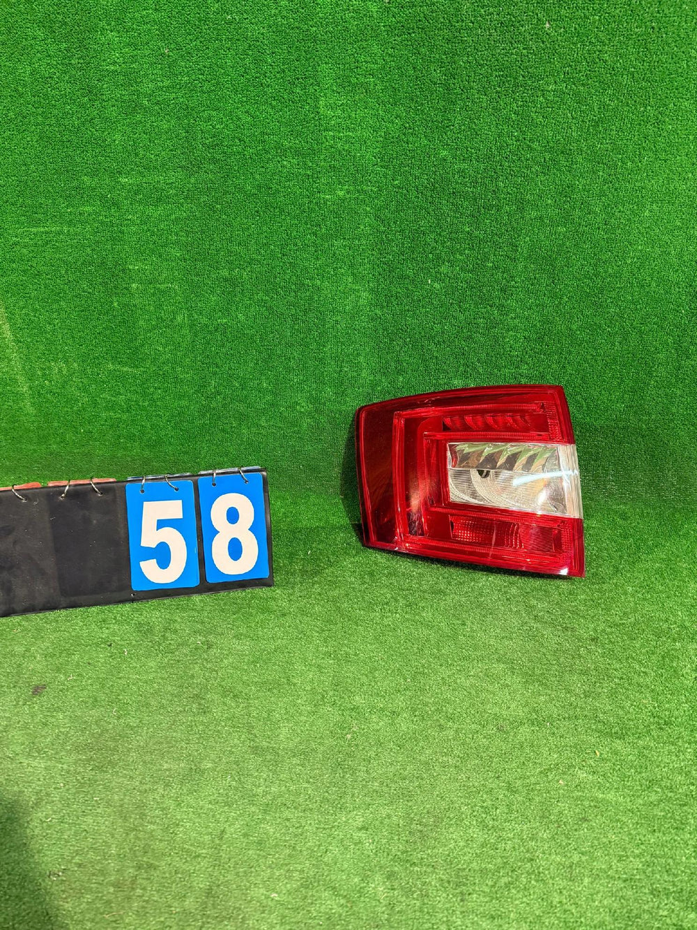 LAMPA TYŁ TYLNA LEWA SKODA OCTAVIA III KOMBI 5E9945095A NR:58