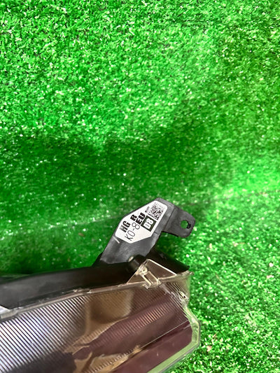 REFLEKTOR PRAWY TOYOTA YARIS IV FULL LED