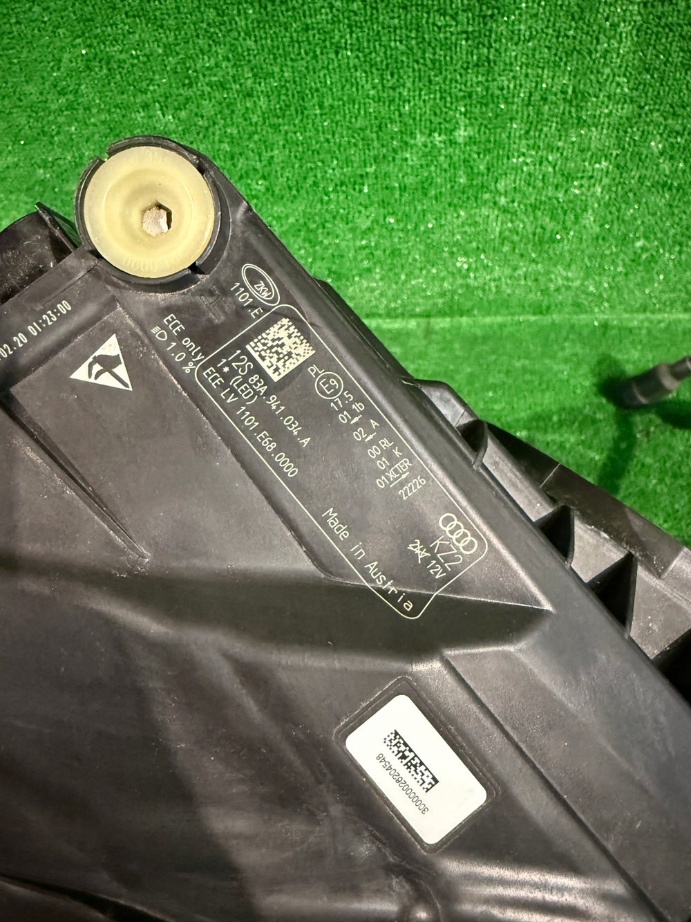 REFLEKTOR LEWY PRAWY AUDI Q3 83A UK 83A941034A 83A941033A