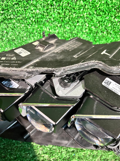 REFLEKTOR LEWY AUDI Q7 MATRIX 4M0