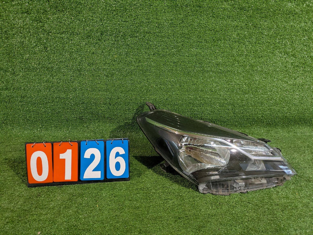 REFLEKTOR PRAWY TOYOTA YARIS III LIFT 17- NR.126