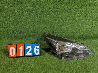 REFLEKTOR PRAWY TOYOTA YARIS III LIFT 17- NR.126