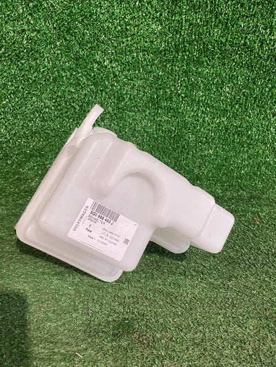 ZBIORNICZEK PŁYNU DO SPRYSKIWACZY VW GOLF VII