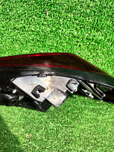 LAMPA TYLNA PRAWA TOYOTA CH-R LIFT BLACK
