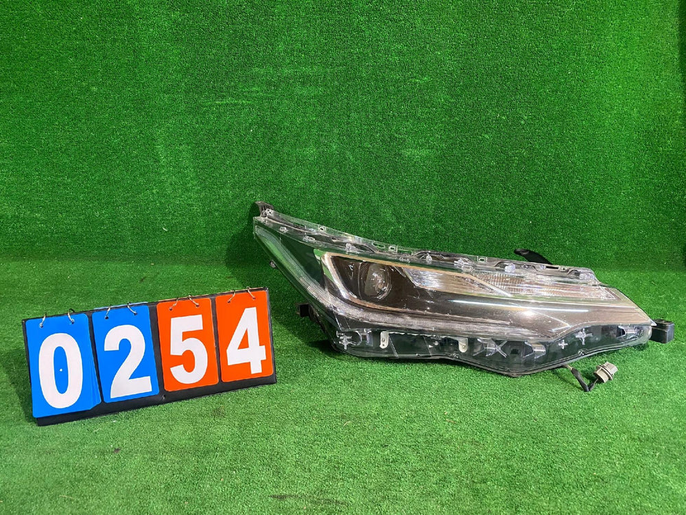 REFLEKTOR PRAWY LAMPA PRZEDNIA PRAWA TOYOTA COROLLA E16 E18 LIFT FULL LED