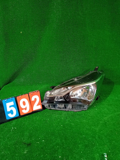 REFLEKTOR LEWY PRZÓD TOYOTA YARIS III LIFT 17